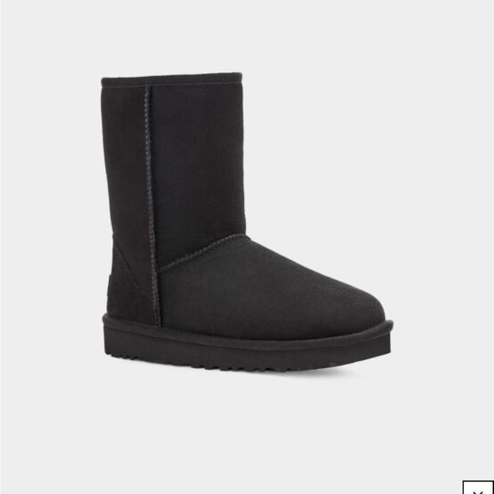 Black short uggs size 7